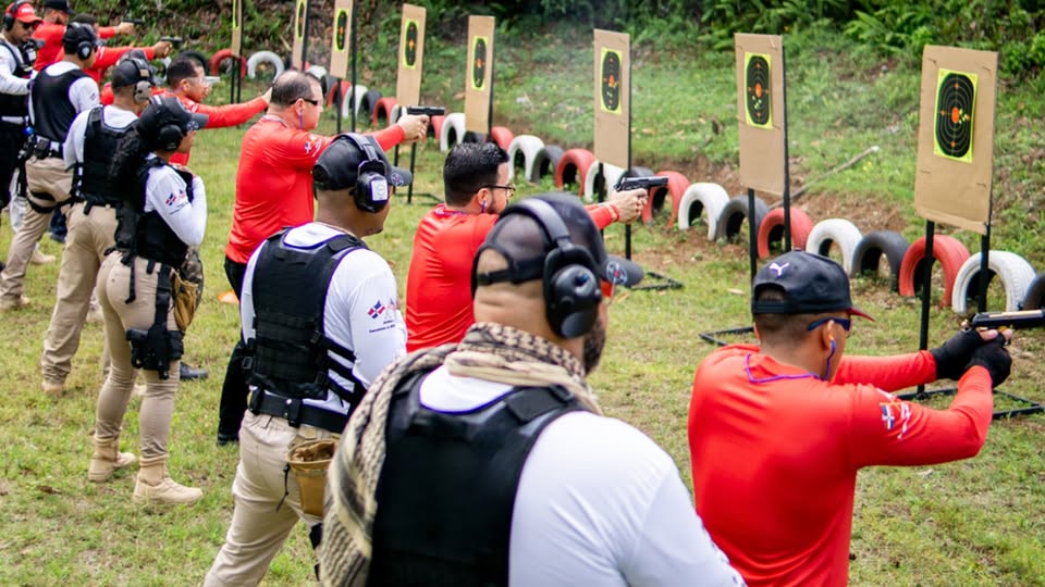 Participantes e instructores de New England Training RD en una jornada de formación
